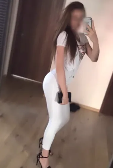 Claudia, 32 anni